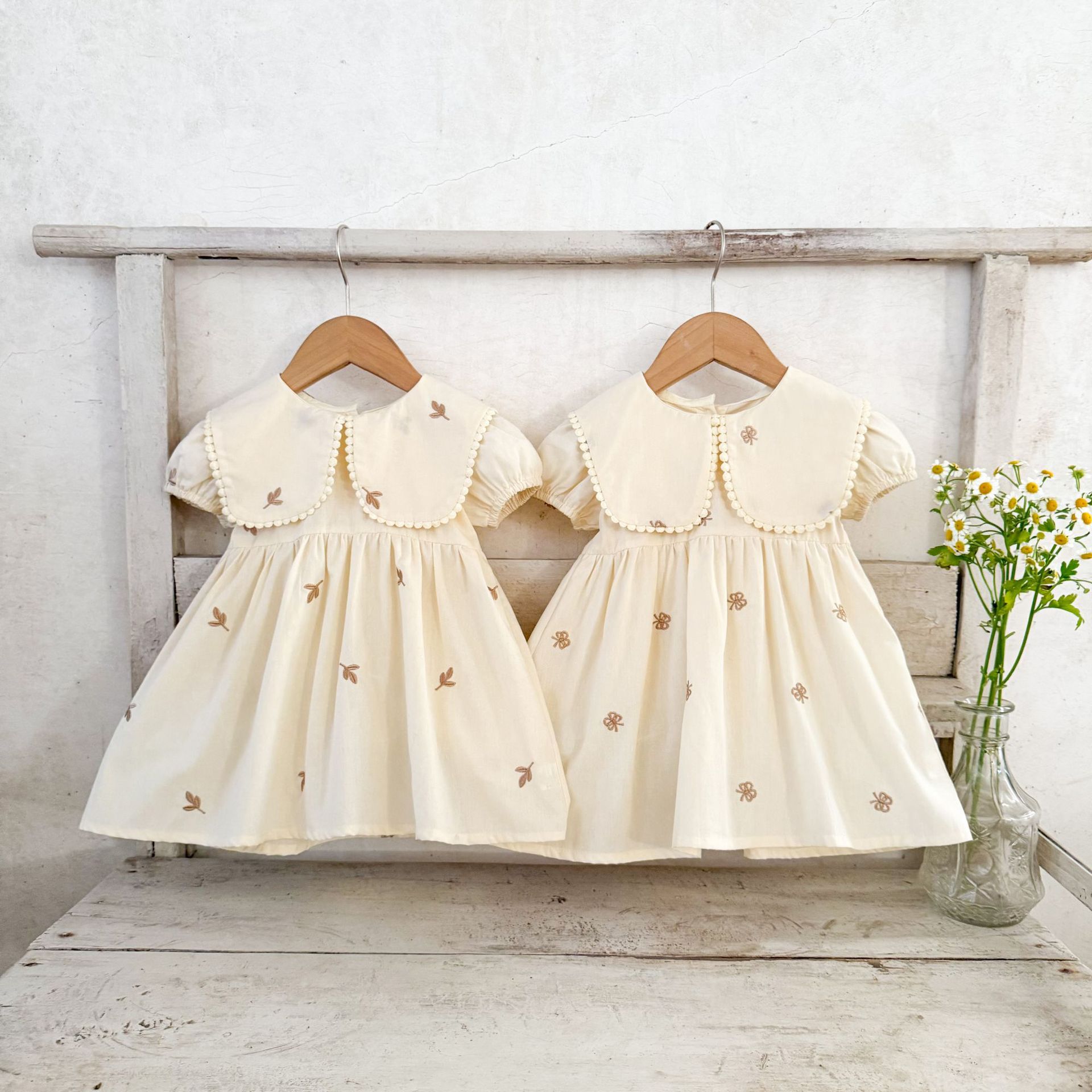 Ins vestido de manga corta con solapa bordada de dibujos animados de algodón para niñas coreanas