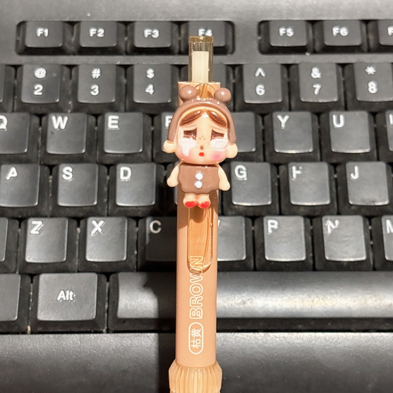 갈색 우는 어린 소녀