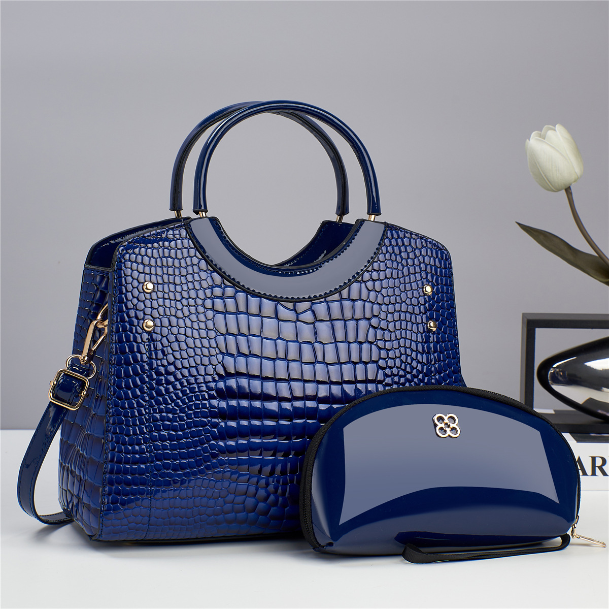 Women's Medium Pu Leather Solid Color Vintage Style Bucket Zipper Handbag display picture 2