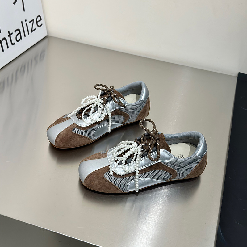 Cinturón de cuero de dos colores para aumentar los zapatos de entrenamiento alemanes para mujer, primavera y verano 2025, fondo suave, arco con cuentas, malla, zapatos casuales Forrest