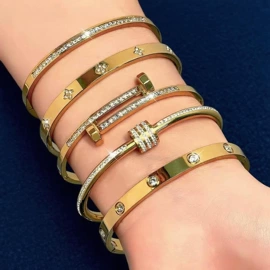 手镯;戒指;项链