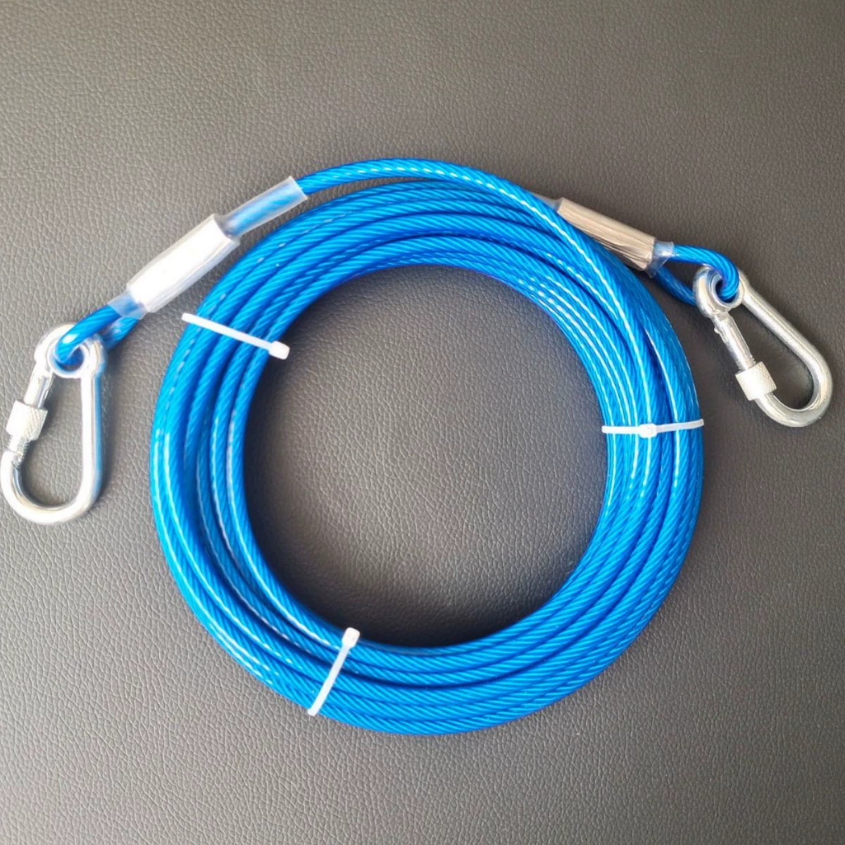 Поводок для собак крупных пород из стальной проволоки с пластиковым покрытием, изготовленный на заводе, для выгула собак, трос для выгула собак, поводок для домашних животных, эксклюзивно для экспорта.