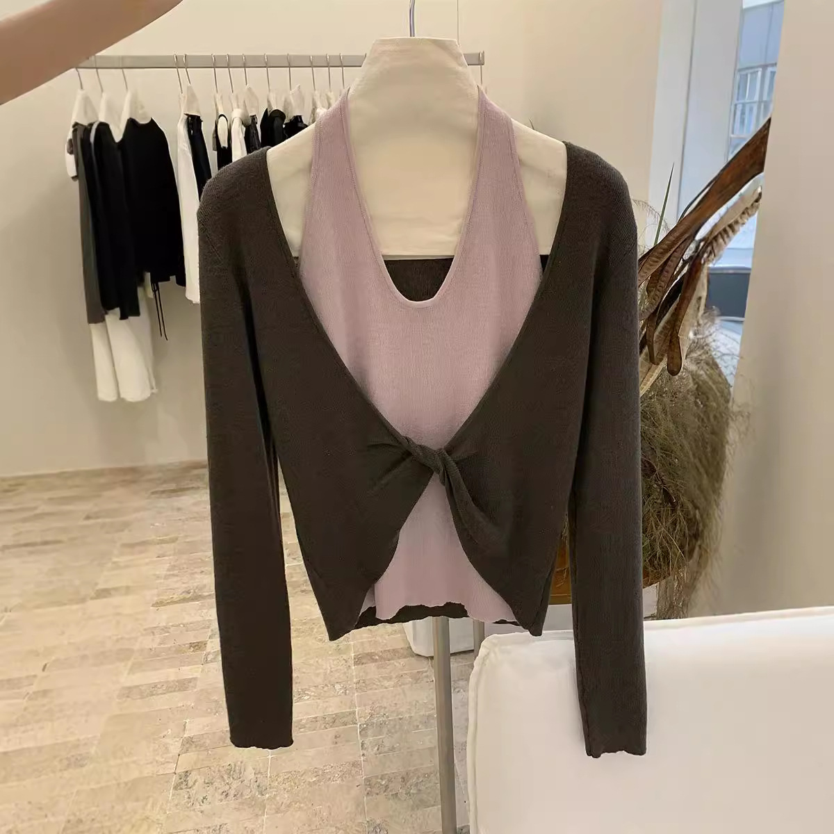 早秋挂脖式针织衫女初秋韩系穿搭chic别致独特小众撞色假两件上衣