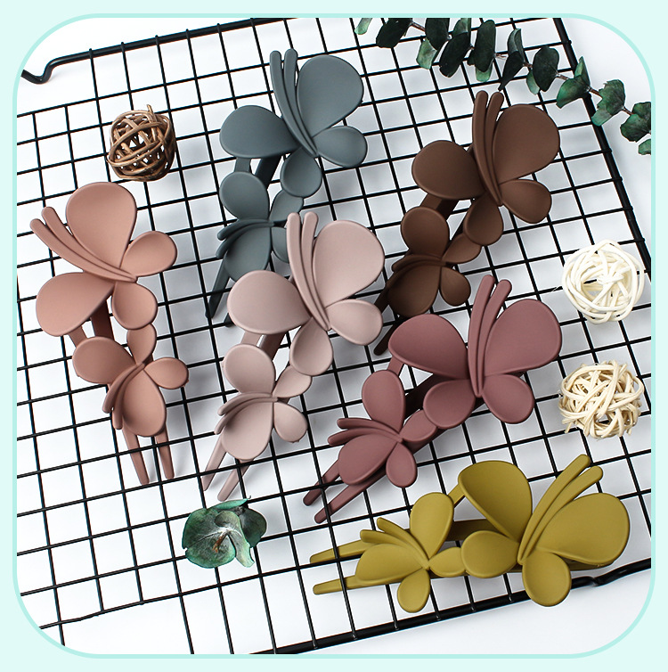 Butterfly Plastic Resin Hollow Out Hair Clip 1 Piece display picture 1