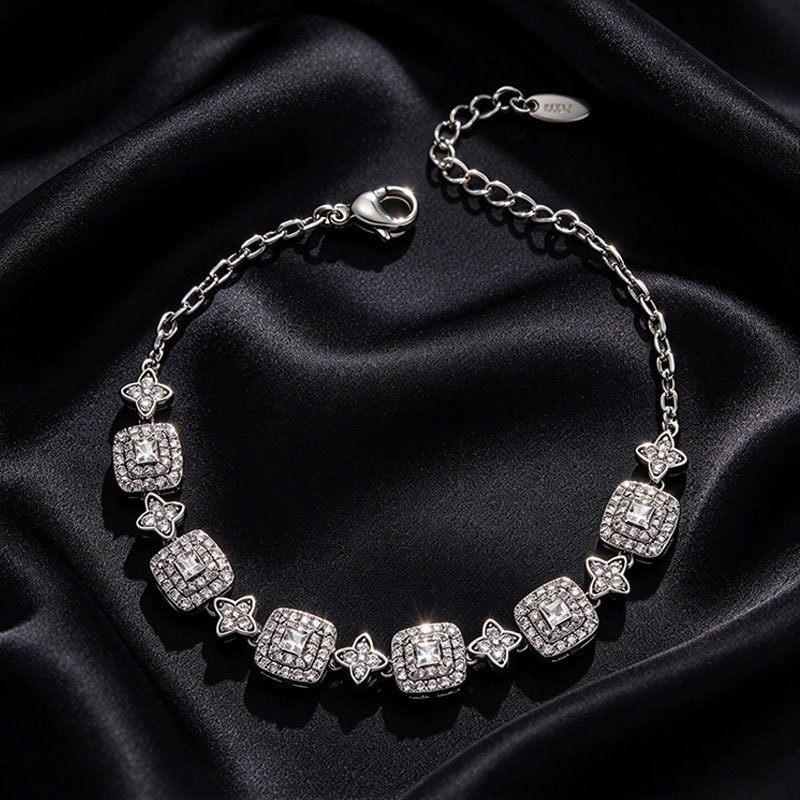 Pulsera Geométrica Circular con Dije de Cubo de Aleación de Cobre