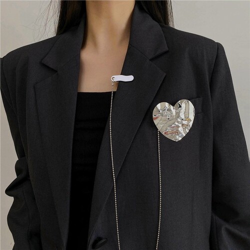 Ins-style hip-hop personality chain metal western accessories tassel heart trend influencer couple pin brooch for men and women
