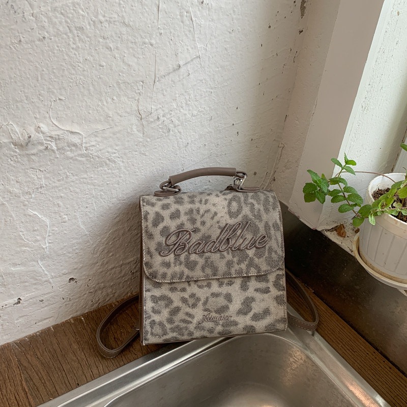 Estampado de leopardo sin colgante