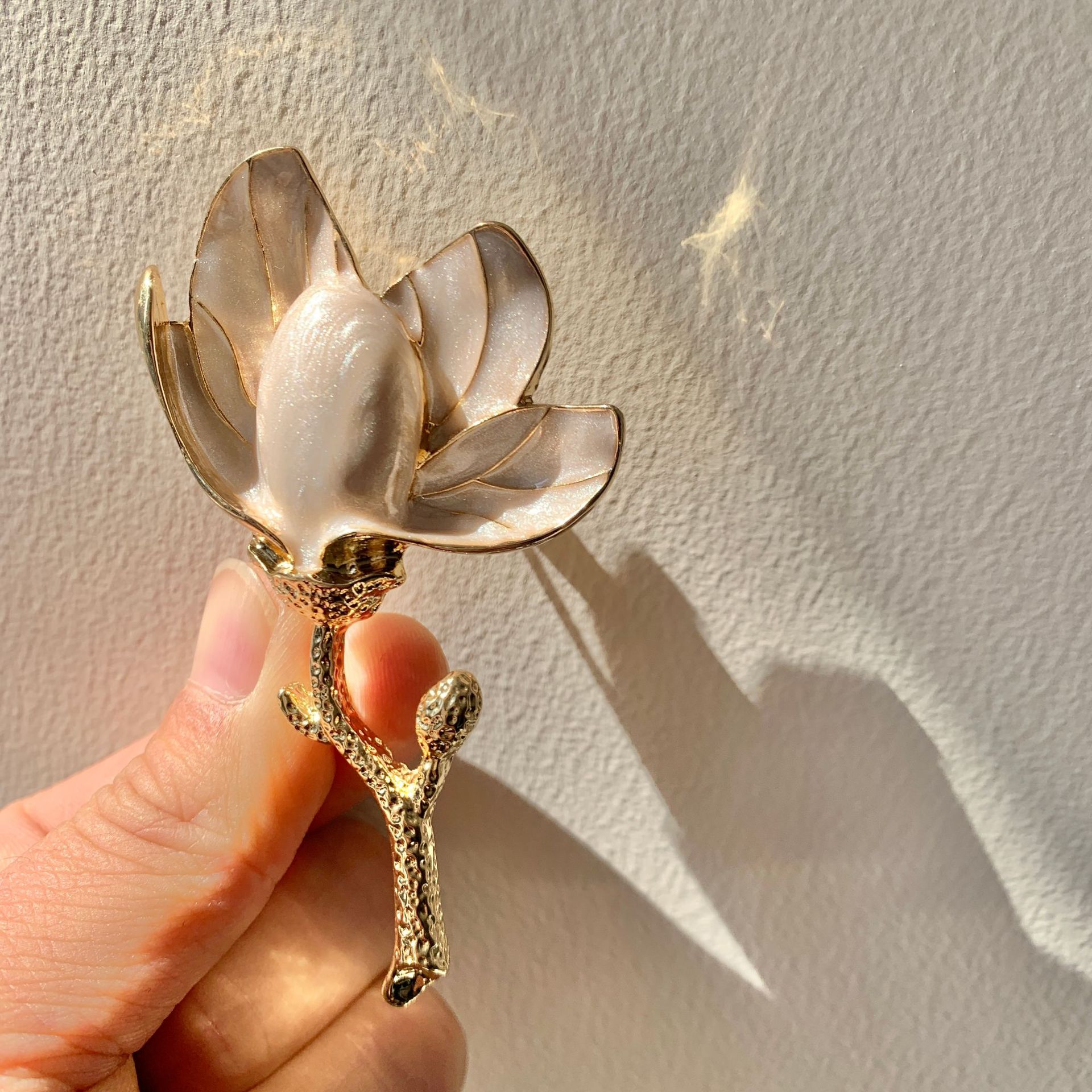 Literarische Magnolienbrosche im chinesischen Stil, Emaille-Blumennadel_voghion.com