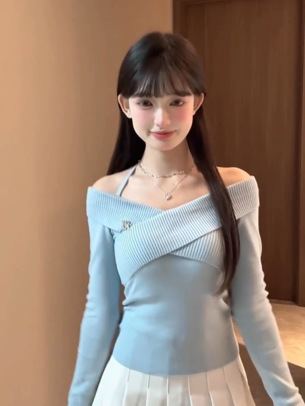 韩系蓝色一字肩挂脖针织衫女秋季设计感小众交叉修身显瘦短款上衣|undefined