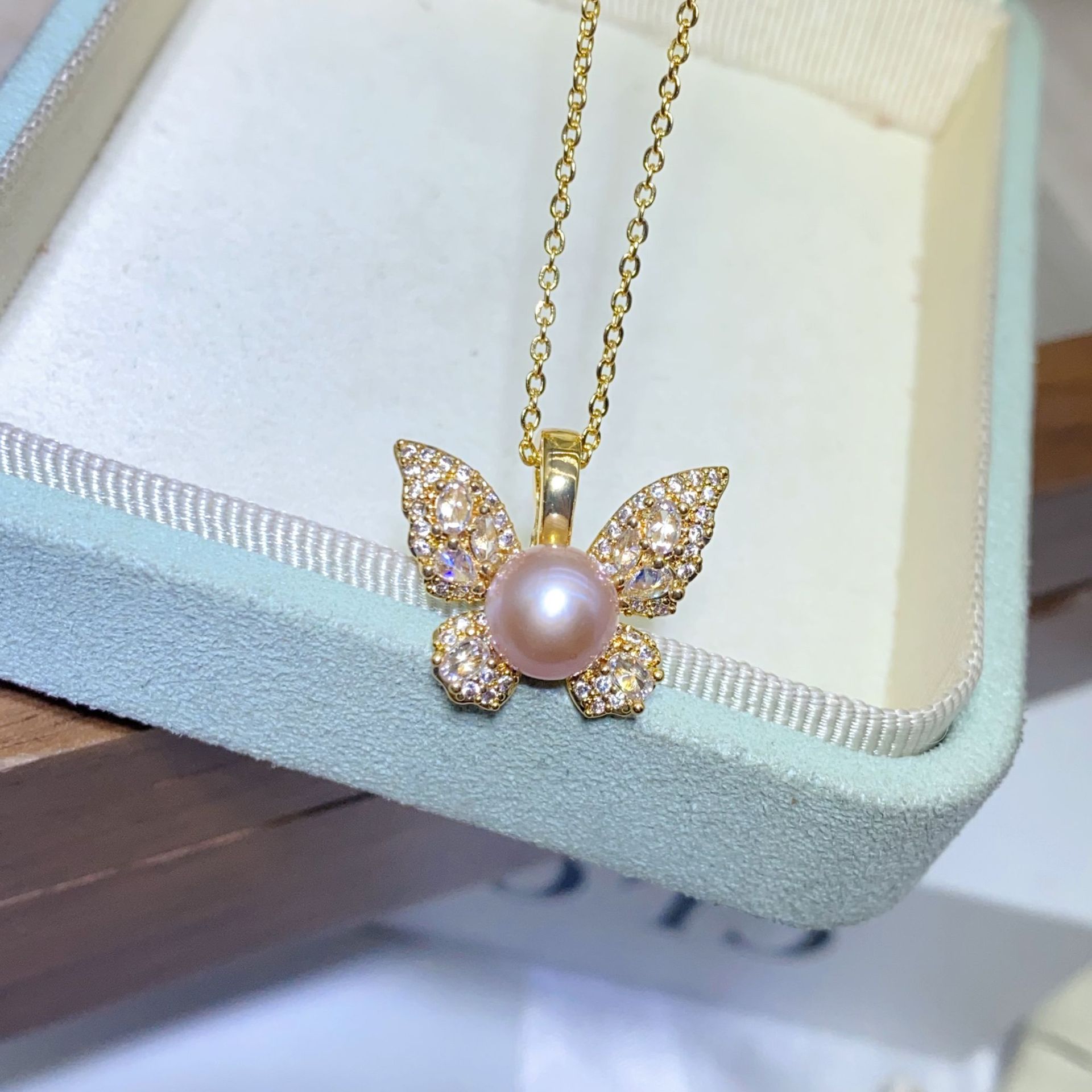 핑크 진주 목걸이