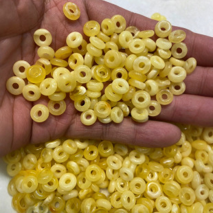 Factory wholesale natural beeswax ring accessories beeswax snap ring accessories round and full Russian beeswax random delivery