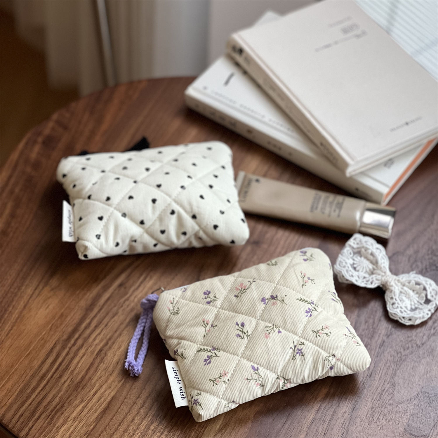 30g Weight Canvas Lining Material Zipper Closure Type / Strap Type Cosmetic Bag Bags Type Holiday, Daily Occasion Corduroy Material Heart Shape, Flower Pattern All Seasons Season Women's Gender Classic Style Style Square Shape Classic Style Heart Shape Flower Corduroy Square Makeup Bags 14