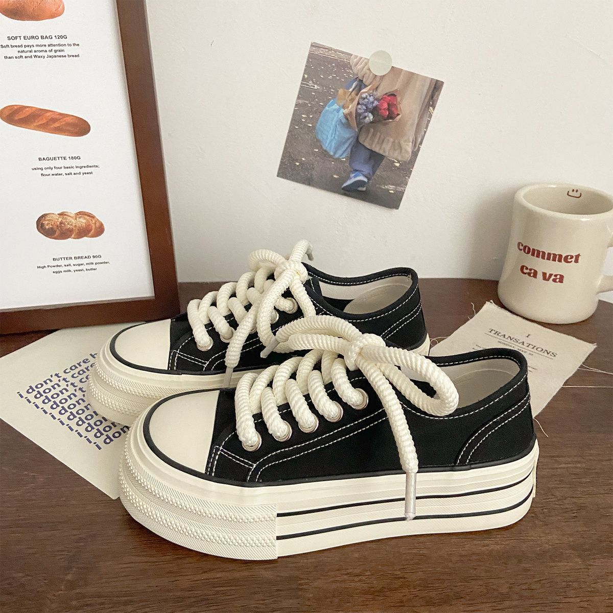 Zapatos de moda leche fufu zapatos de lona de suela gruesa mujer 2025 primavera y verano nuevo estilo ins moda nicho versión coreana bizcocho zapatos blancos