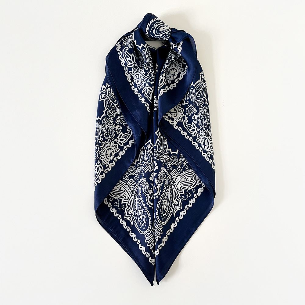Pañuelo hijab cuadrado de seda artificial para mujer estilo_voghion.com