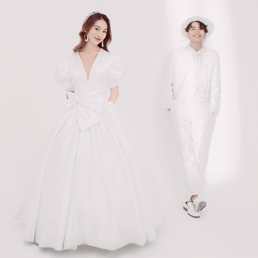 (2개) 사진 스튜디오 새틴 테마 웨딩 원피스 새로운 스타일 우아한 커플 원피스 간단한 판타지 모리 스타일 긴 소매 거즈 헵번 슬리밍