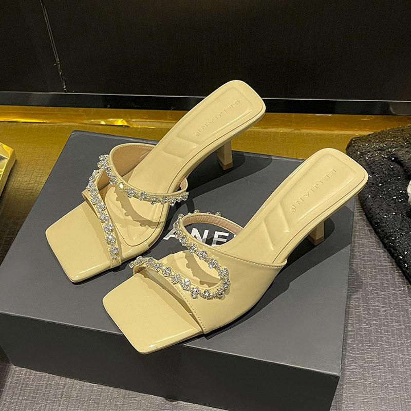 Dép sandal nữ quai ngang gót nhọn hở mũi đính đá, mũi vuông — Màu hồng nhạt, Màu vàng nhạt, Màu đen