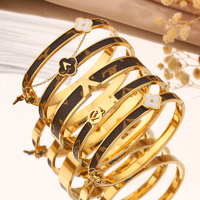 Titanium Steel Bracelet with V-Shaped Four-Leaf Clover Design, Popular Cross-Border Style, Non-Fading, Fashionable, Versatile, and Suitable for Daily Wear Titanium Steel Bracelet with V-Shaped Four-Leaf Clover Design, Popular Cross-Border Style, Non-Fading, Fashionable, Versatile, and Suitable for Daily Wear