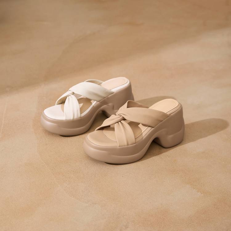 Dép sandal nữ quai chữ V đế tăng chiều cao mềm nhẹ đi biển mùa hè — màu trắng ngà, màu mơ chi tiết 2