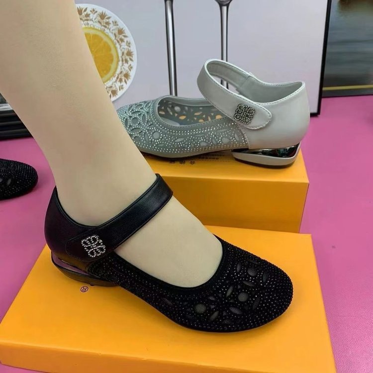 Hollow Mesh Breathable Single-layer Shoes Soft Sole Soft Surface 2025 Summer New Women's Velcro Hole Sandals Moms Shoes