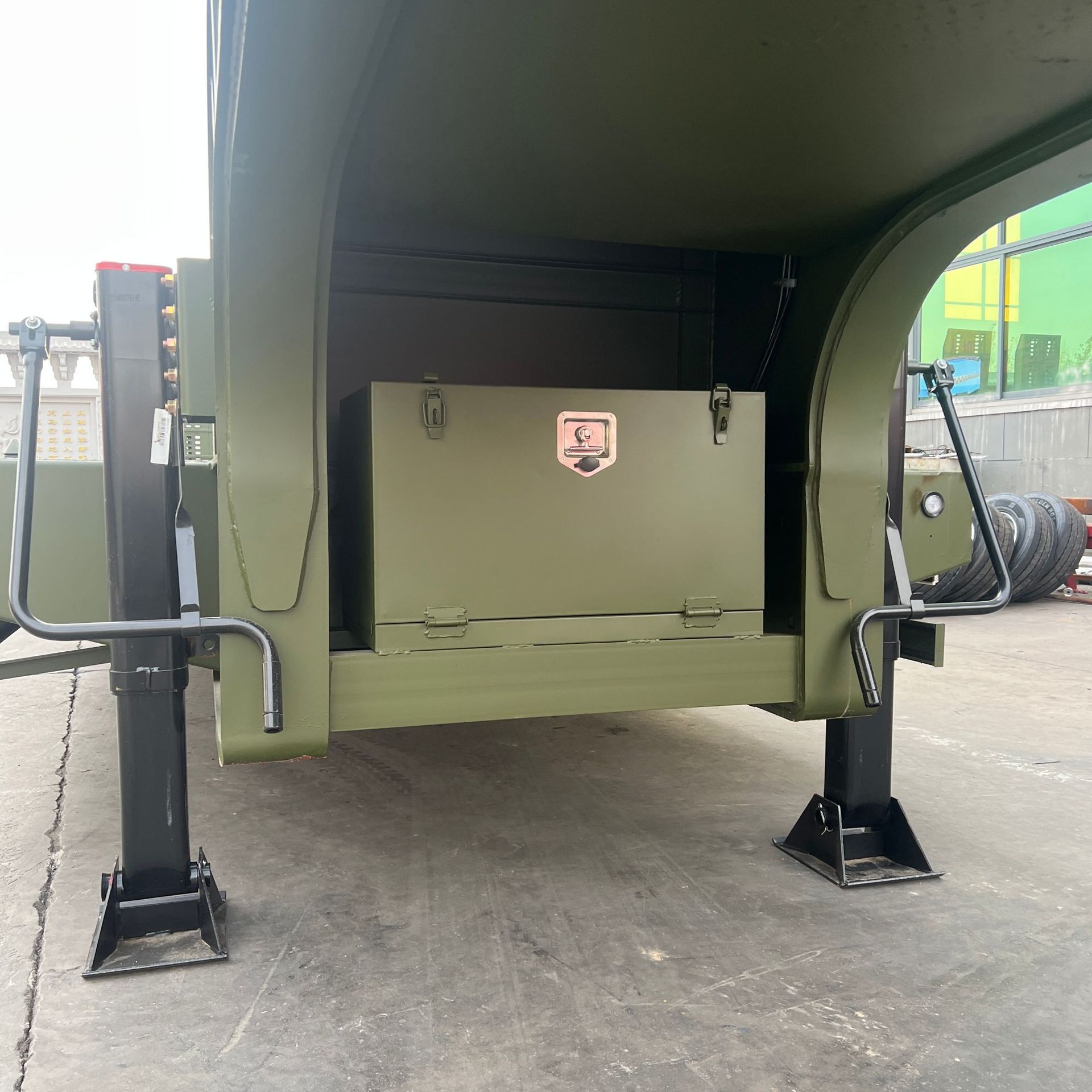 Specializing in the Production and Supply of Export Special Vehicles and Heavy-Duty Low-Bed Semi-Trailers for the Transportation of Heavy-Duty Engineering Machinery