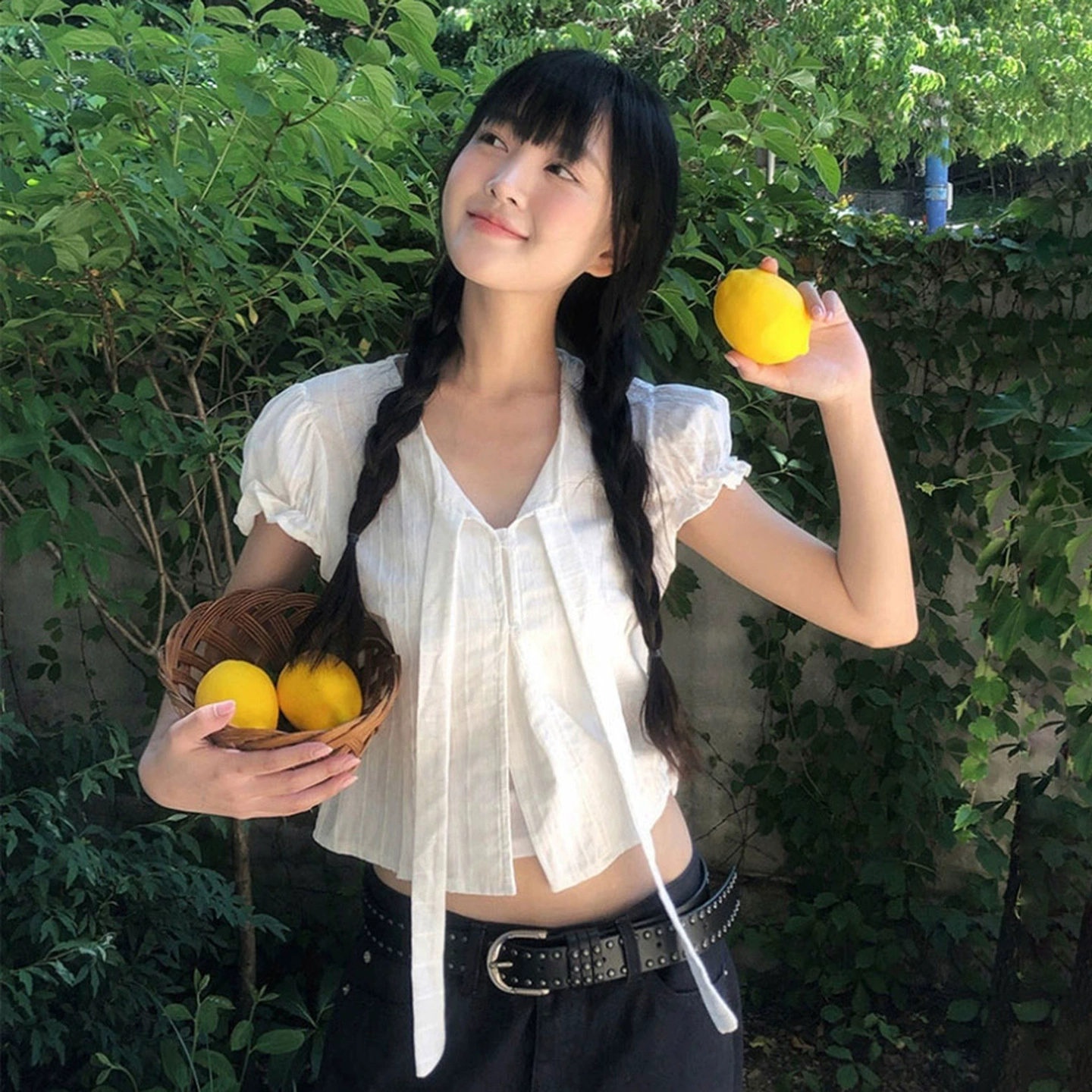 Топ в стиле французского чистого девичьего стиля с бретельками и пышными рукавами, корейский стиль, простая белая базовая рубашка, уменьшающая возраст, для внешней торговли.