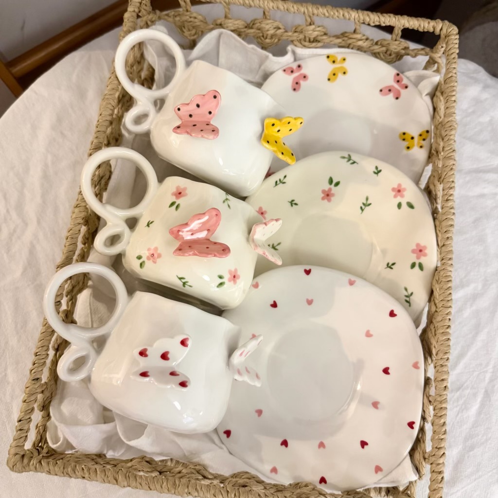 Luz retro Inns pintado a mano mano mano irregular tazas de café de cerámica platos mariposa tridimensional tazas de té de cerámica platos de té