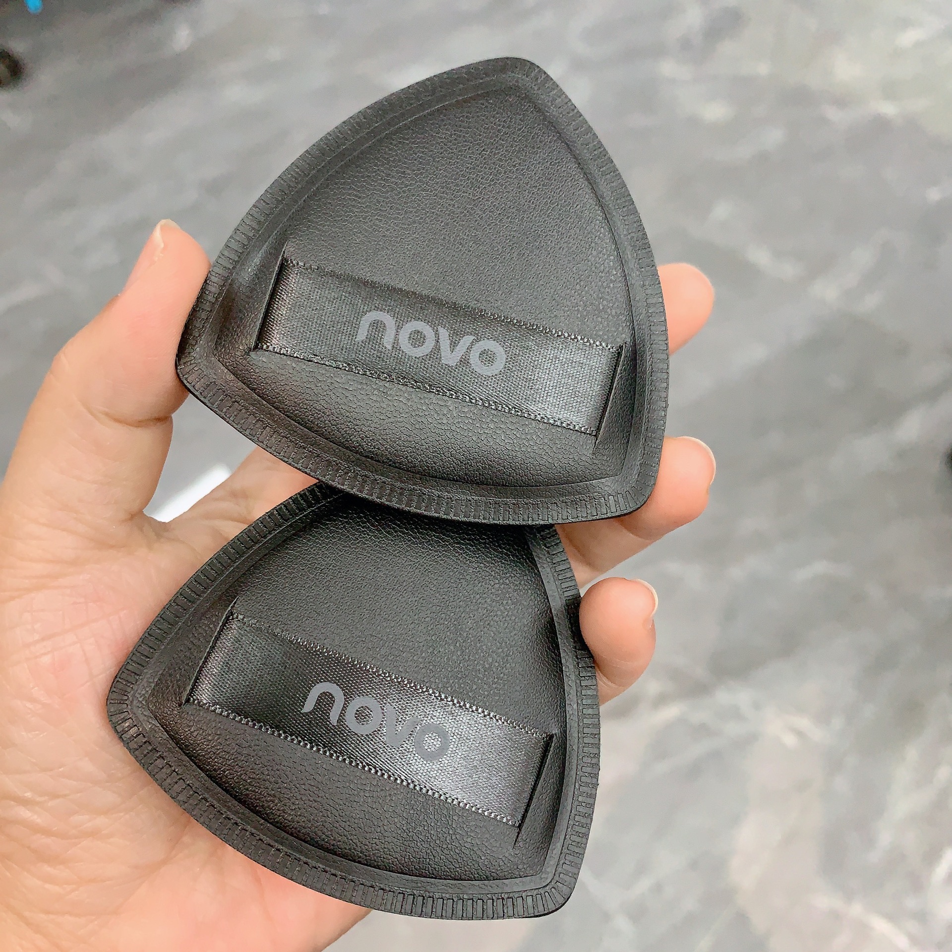 NOVO6199 Spaghetti Dräieck Loftkëssen Dréchen Naass Duebelzweck Flësseg Fondatioun Spezial Pudderfräie Schwamm Puff_voghion.com