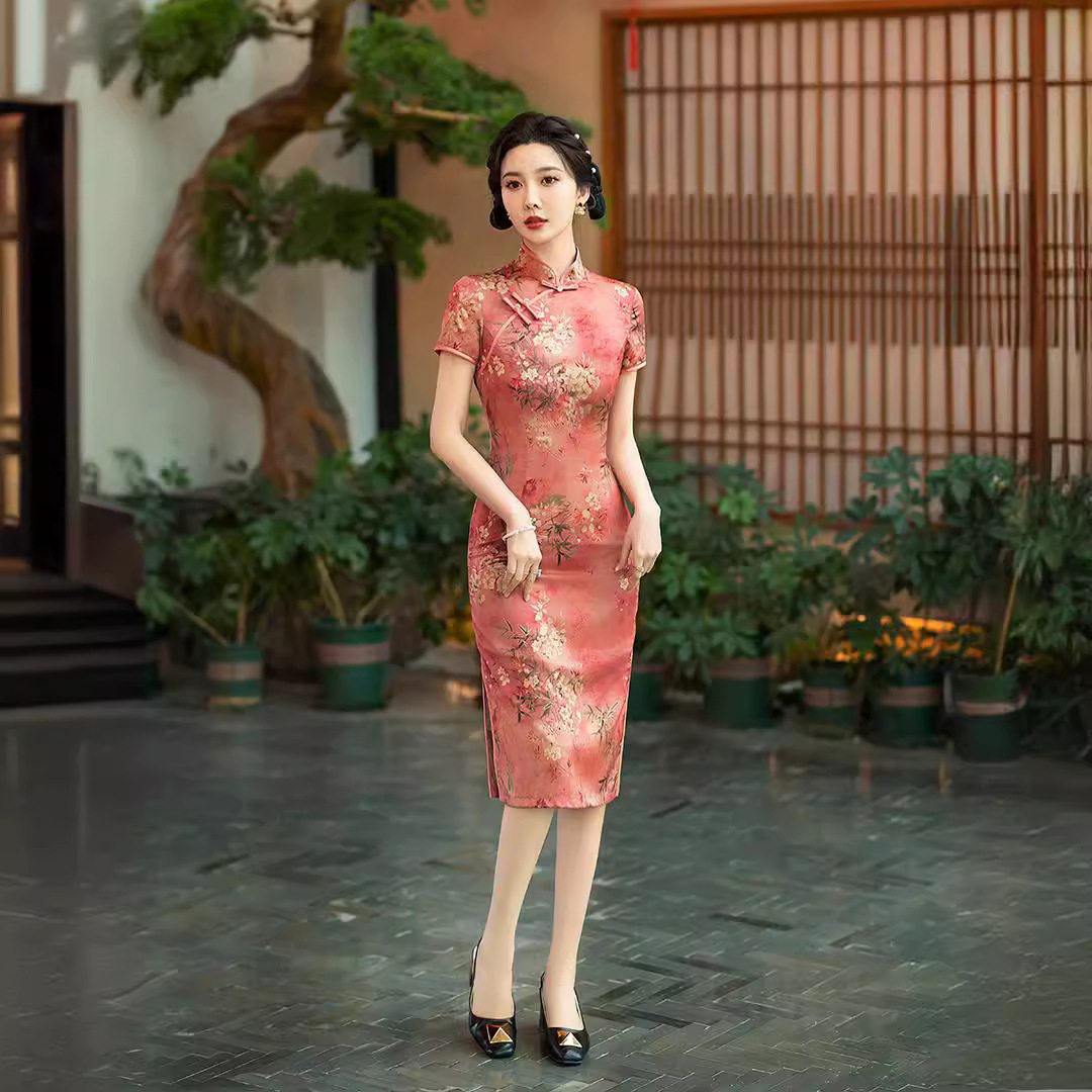Long summer retro cheongsam