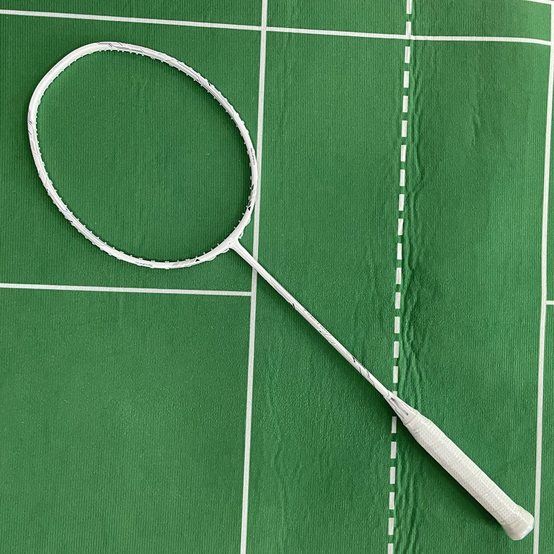 Физический магазин специализируется на ракетках для бадминтона, сверхлегкой одинарной ракетке из углерода 4U, универсальной ракетке для сахарной воды, прямых продажах с фабрики.