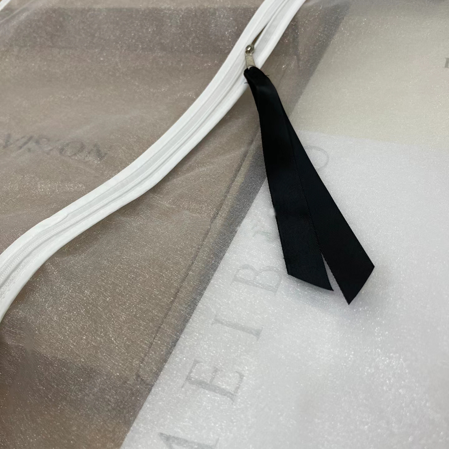 Organza Breathable Clothes Dust Cover Pearlescent White Fur Mink Coat Storage Bag High-grade Ribbon Hanging Pocket