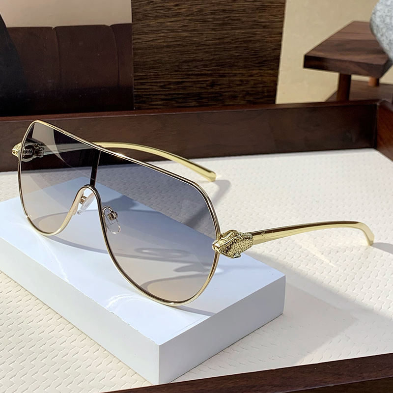 2026 One-Piece Sunglasses European and American Style Large Frame Integrated Driving Sunglasses for Men, Sun Protection Sunglasses for Women, Metal Retro Glasses