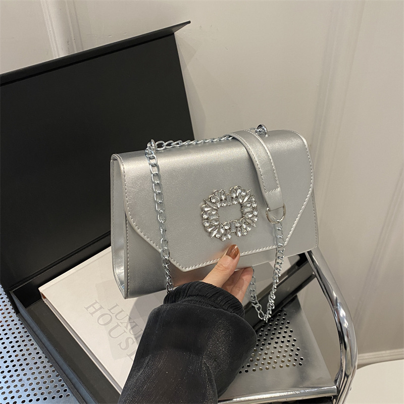 2024 invierno nuevo bolso de cadenas de diamantes retrógrado exquisito vestido plano para la cena pequeña bolsa cuadrada para mujeres