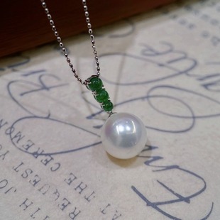 18K Gold Accessories, Egg-Faced Vertical Bar Jadeite Pendant, Strong Sun Green Jadeite with 10-11 Beads, Accessories Do Not Include Beads or Chains