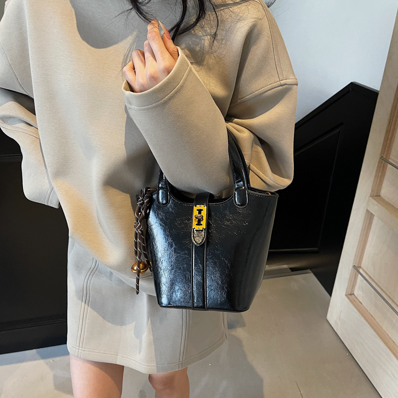 Moda retro bolso de cubo de mano para mujeres 2024 nuevo estilo coreano bolso de hombro casual de alta calidad humedad versátil bolso de mochila