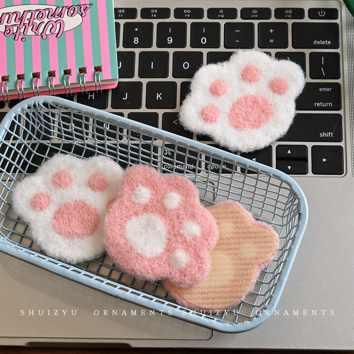 Cute pink cat paw hair clips for women, magical plush hair accessories, seamless side hair clips for styling