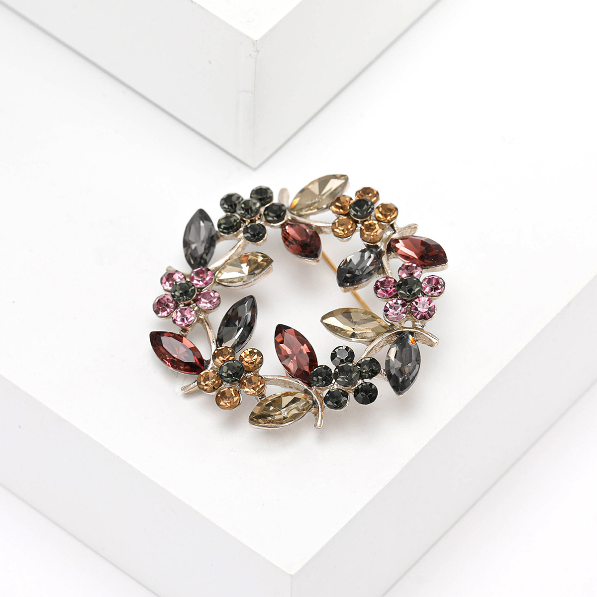 Garland cristal broche estilo coreano europeo al por mayor de cristal diamante-incrustado anillo de ramillete de oliva accesorios de ropa transfronteriza exclusiva