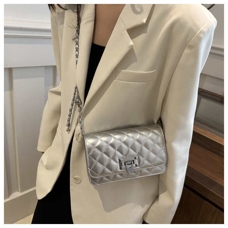 The diamond-patterned embroidered thread fashionable and elegant lock buckle elegant small bag for women's 2024 autumn new style versatile ins crossbody bag for women undefined