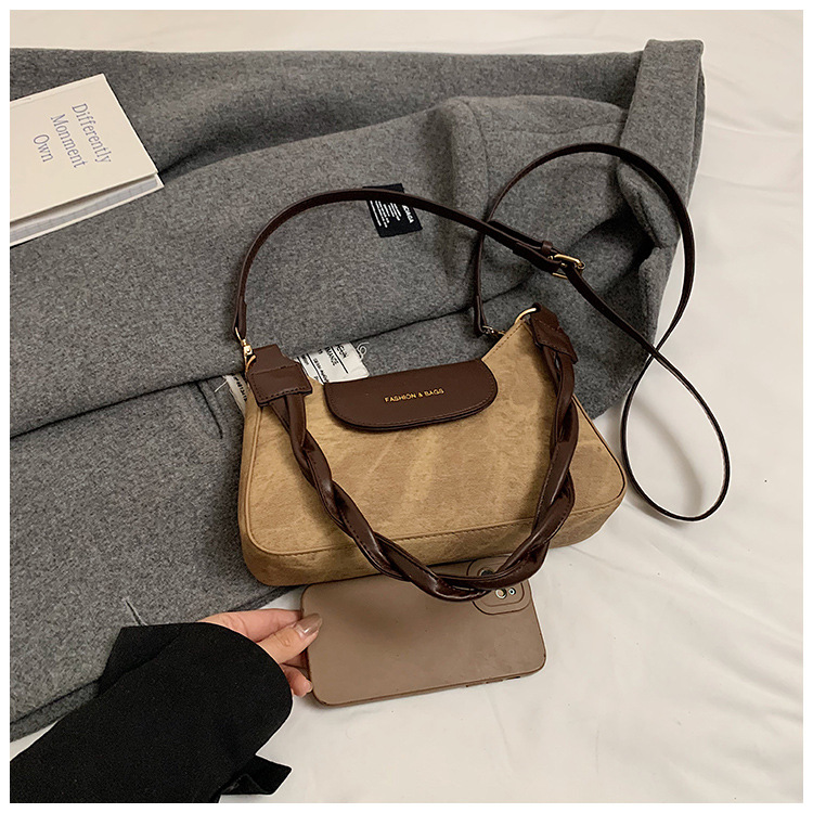 This year, new fashionable and trendy women's bags, casual crossbody underarm bags, commuting single-shoulder women's bags, and small square bags are in vogue undefined