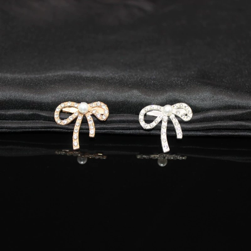 Metal brooch from pearl with bow