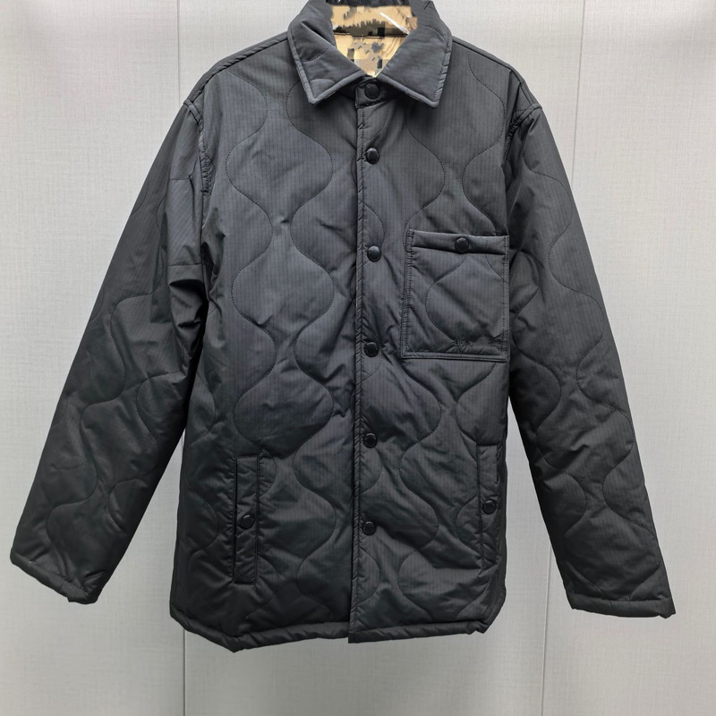 Burberry 26 Fall/Winter New Men's Quilted Cotton Jacket with Turn-down Collar, Lightweight and Warm, Casual Men's Wear Burberry 26 Fall/Winter New Men's Quilted Cotton Jacket with Turn-down Collar, Lightweight and Warm, Casual Men's Wear