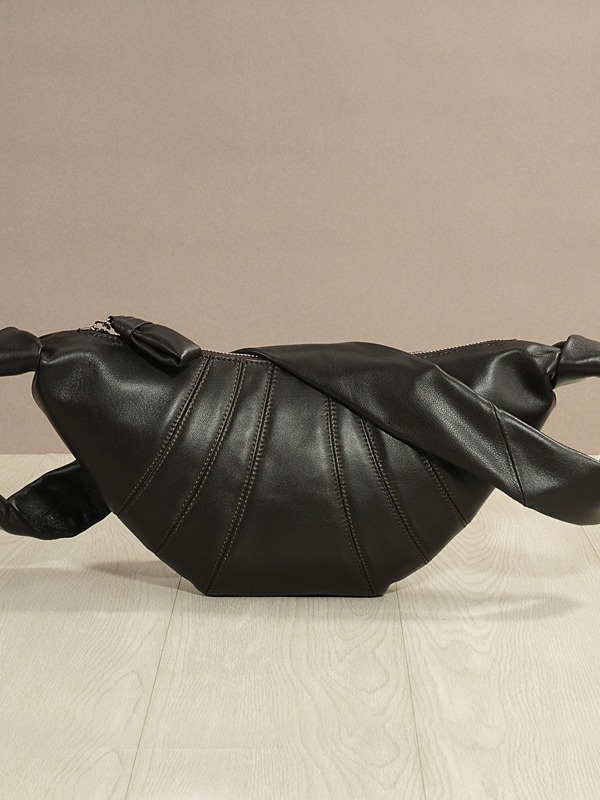 シープスキン新しくアップグレードされたレザークロワッサンバッグ第一層本革ショルダーバッグクロスボディバッグ