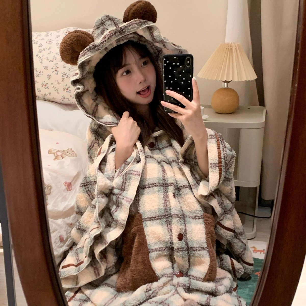 소녀의 귀여운 곰 후드 산호 양털 판초 잠옷 여성의 가을과 겨울 플란넬 잠옷 두꺼운 홈 옷 잠옷
