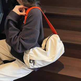 �ɫ�\�����l�μ���п�S��ֱ�N���s��ϵŮ���e���������]ʿб