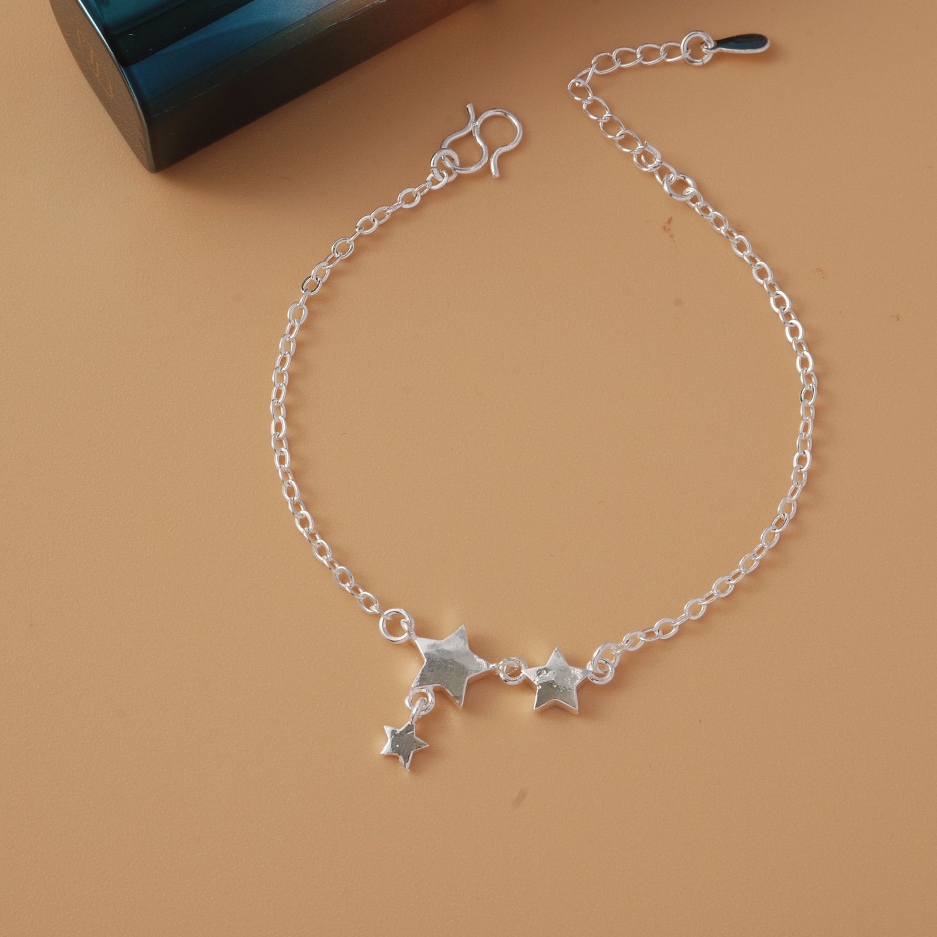 thumbnail image 1 of Pulsera chapada en plata para estudiantes que conserva el color, pulsera simple para mujer, joyería de mariposa estrella coreana, regalo de moda, pulsera de estrella SL03, 1 of 2