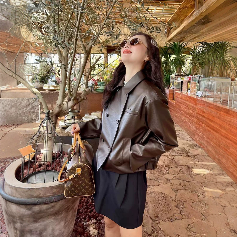267006 – Excellent quality – Brand new autumn collection leather jacket from a major manufacturer – No returns or exchanges 267006 – Excellent quality – Brand new autumn collection leather jacket from a major manufacturer – No returns or exchanges