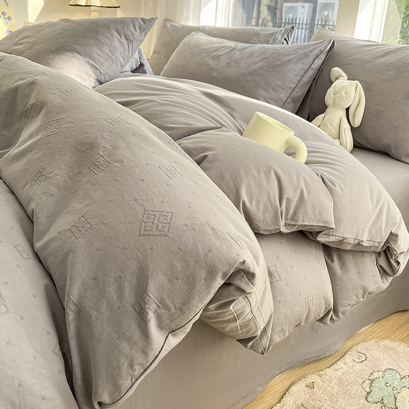 Cama de algodón Cat Man Juego de cuatro piezas de hilo de tres capas de algodón puro 2024 nuevo juego de ropa de cama de tres piezas de ropa de cama de edredón de alta calidad