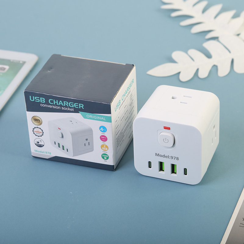 Rubik Cubo de conexión de estilo americano estándar americano 2USB + 2Type-c caja neutral paquete blanco y negro con luz bicolor