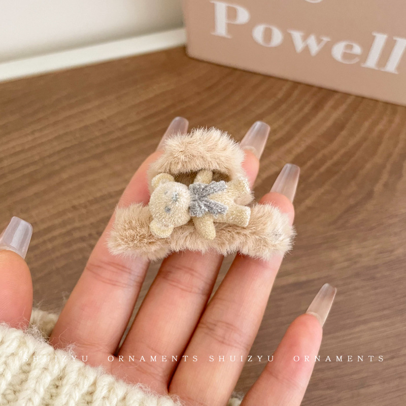 2025 nuevo clip de peluche lindo temperamento peludo detrás de la cabeza de cabello de alto nivel sensación de tiburón clip grande mujer