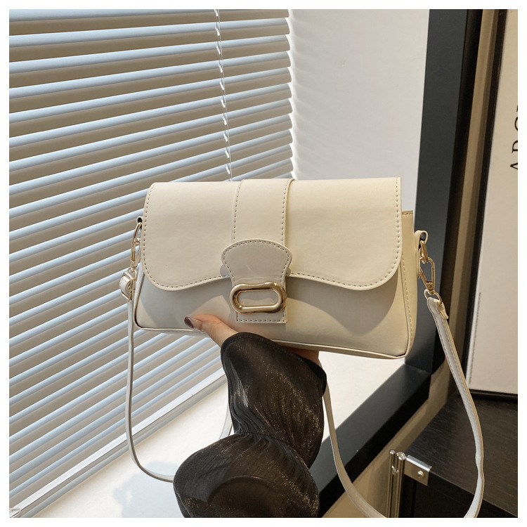 A casual and stylish small bag for women, a new 2024 fashion single-shoulder underarm bag, a retro and fashionable commuting crossbody small square bag undefined