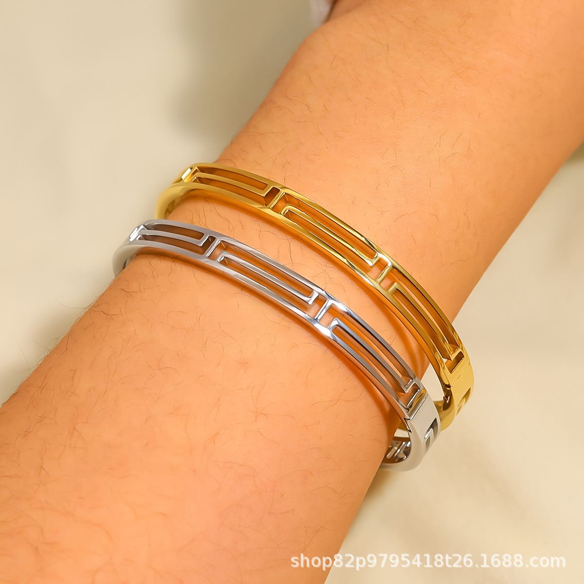 Estilo explosivo europeo y americano, estilo simple, hebilla hueca geométrica de acero inoxidable, pulsera personalizada, fábrica de pulido a mano, joyería al por mayor